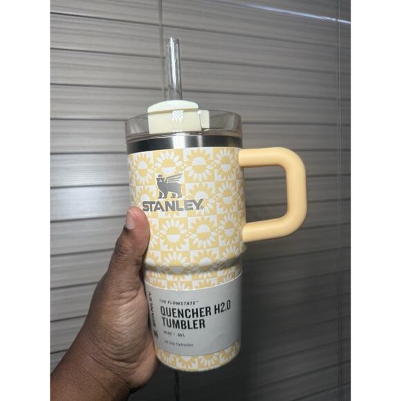 Stanley Oasis Butter Sunflower 20oz Tumbler BNWT with Custom Bow - Picture 3 of 5